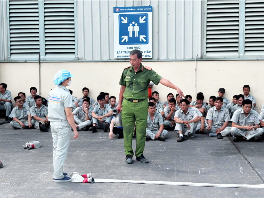 DAPHACO DUY TRÌ HUẤN LUYỆN, BỒI DƯỠNG NGHIỆP VỤ PHÒNG CHÁY CHỮA CHÁY VÀ CỨU NẠN CỨU HỘ HẰNG NĂM CHO NHÂN VIÊN TẠI NHÀ MÁY CÔNG TY